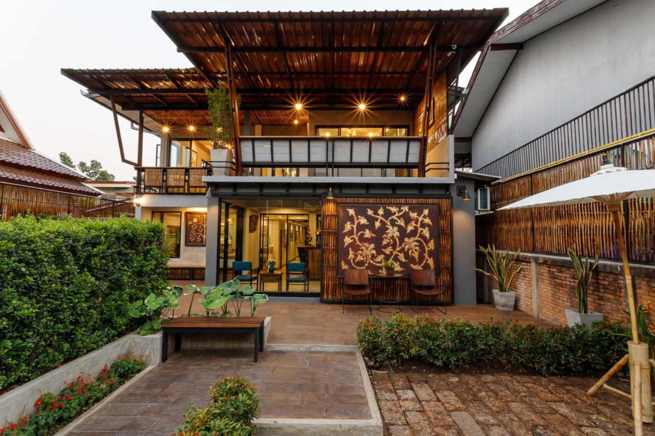 Hostel One Art And Gallery Чиангмай Экстерьер фото