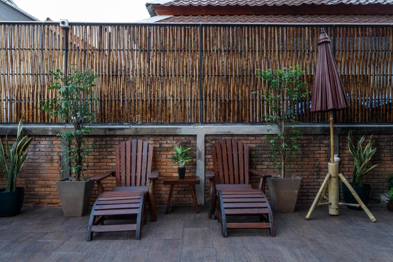 Hostel One Art And Gallery Чиангмай Экстерьер фото