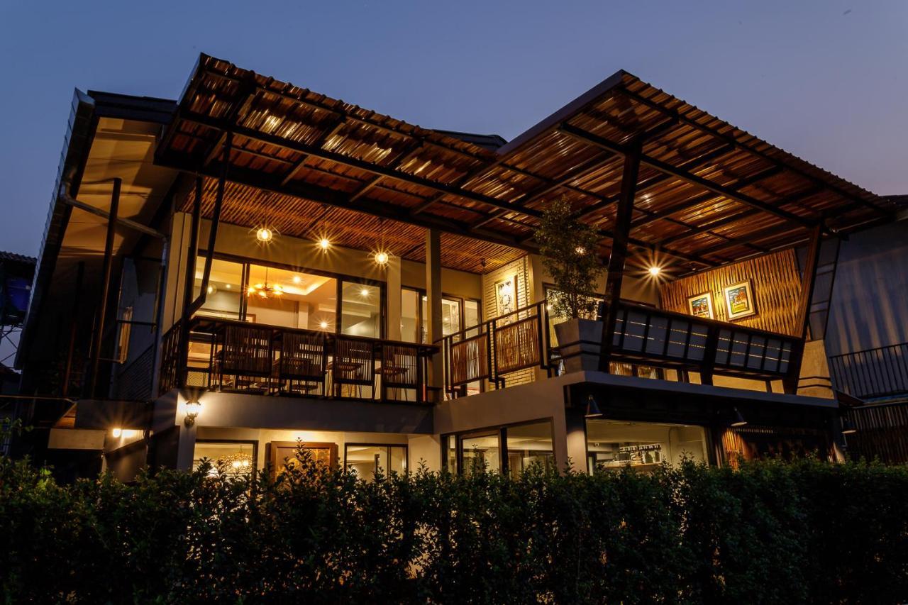 Hostel One Art And Gallery Чиангмай Экстерьер фото