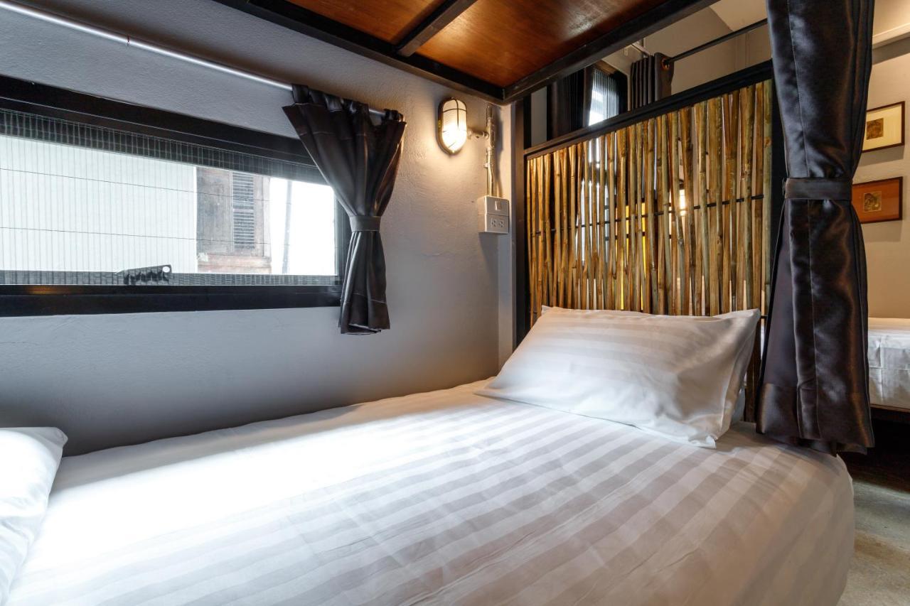 Hostel One Art And Gallery Чиангмай Экстерьер фото